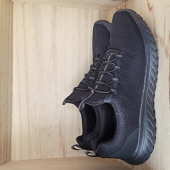 Skechers Mens Black Shoes - Picture 3 of 9